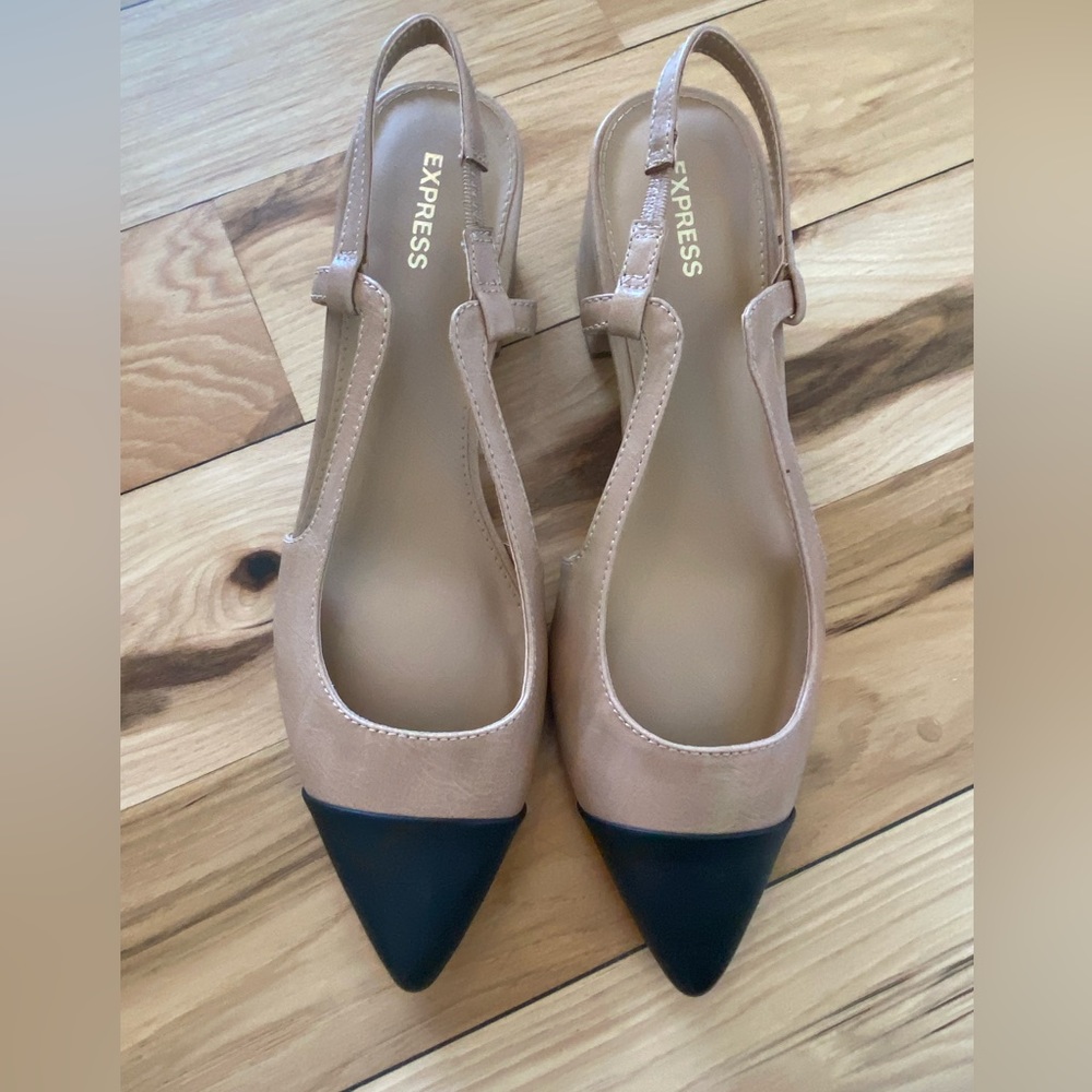 Express Low Heel Shoe Sz 9
